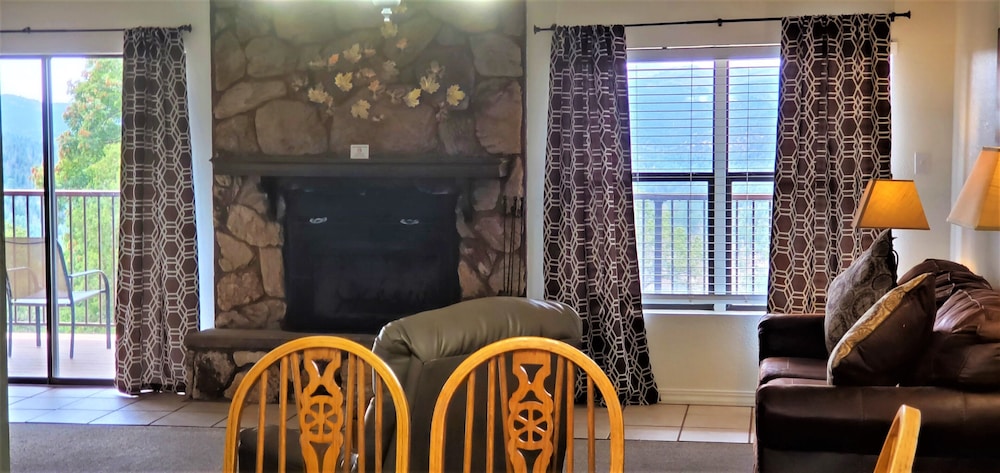 High Sierra Condominiums 7/67