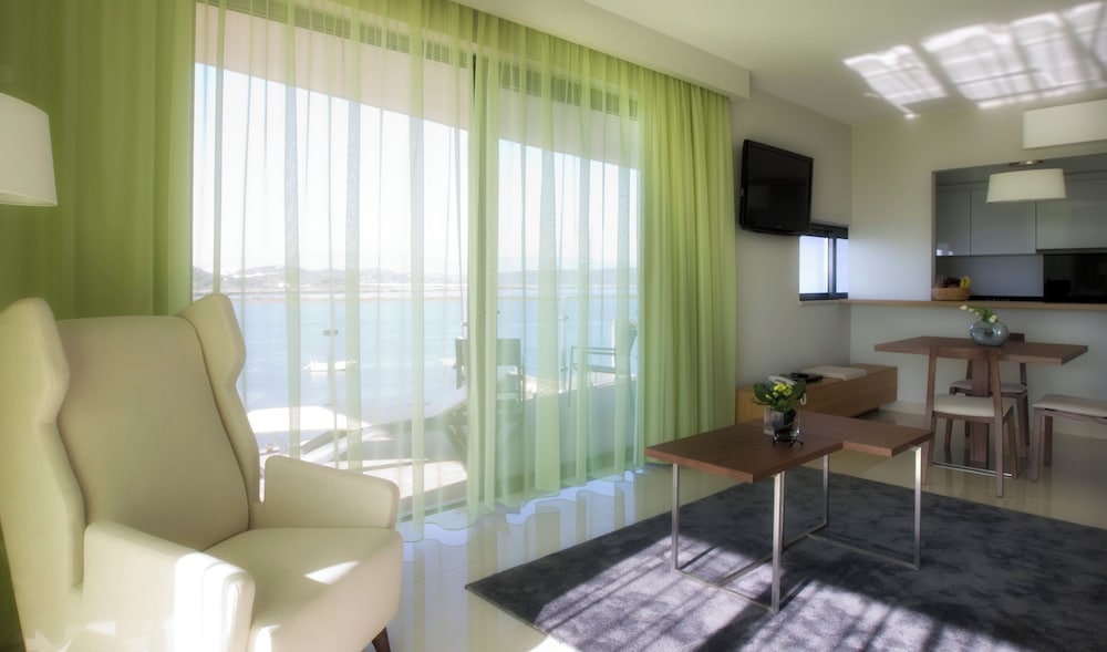 Agua Hotels Riverside 32/49