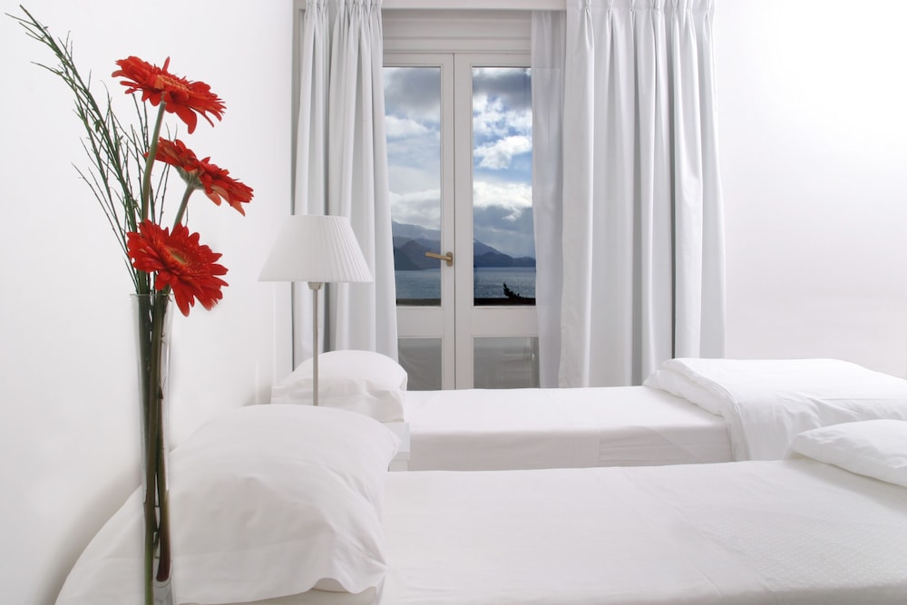 SUPERIOR, KING BED, LAKE VIEW