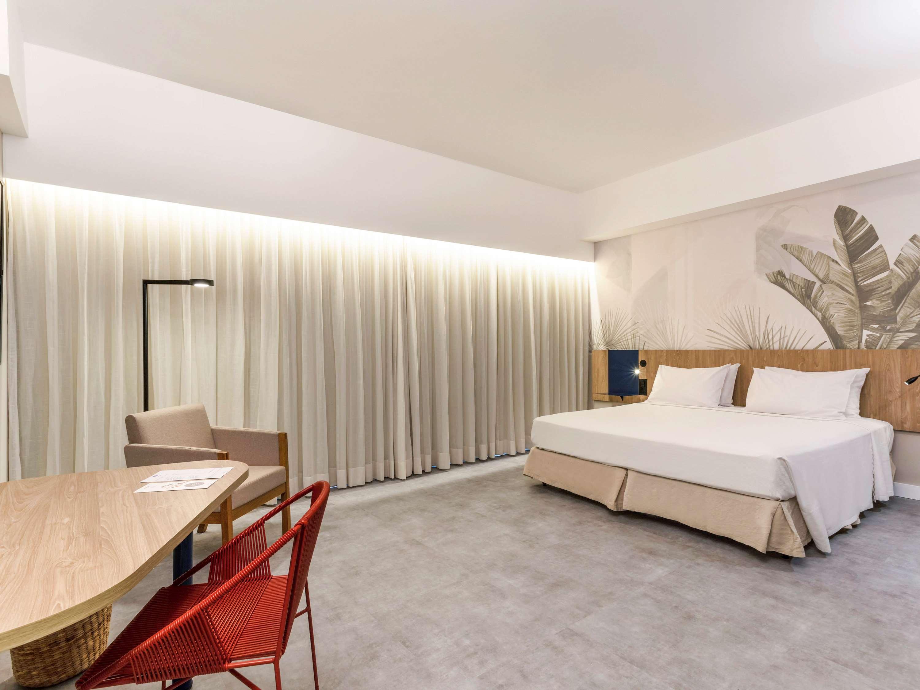 LUXURY, KING BED