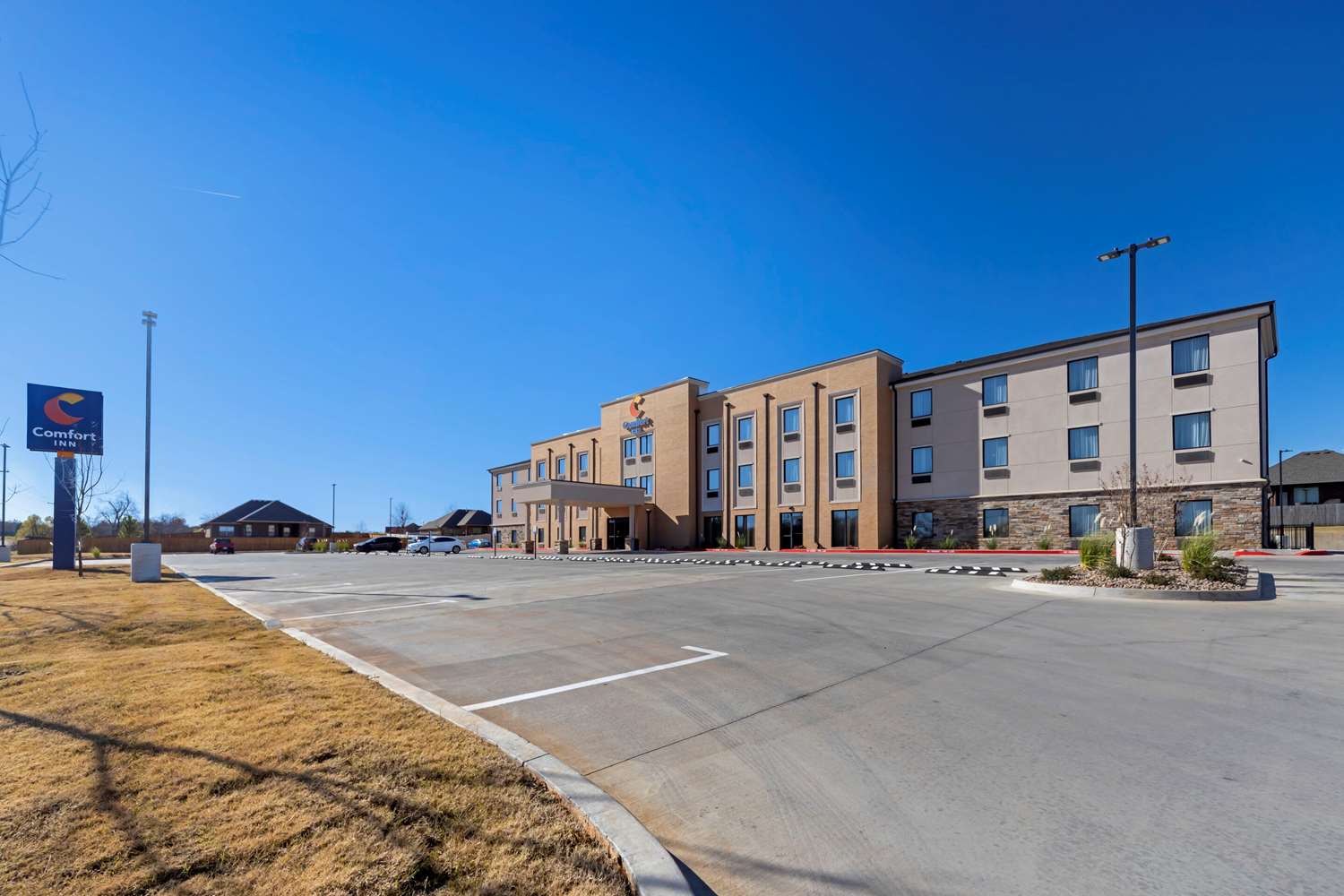 Comfort Inn and Suites Harrah 19/23
