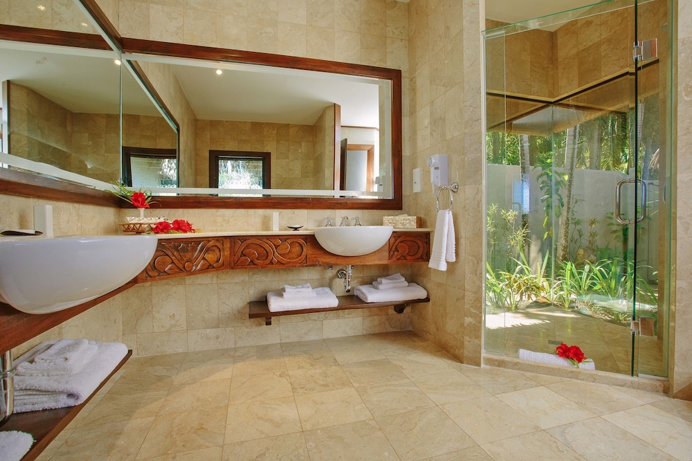 Ultimate, Villa, King Bed, Beach Front, Pacific Resort Aitutaki 2/2