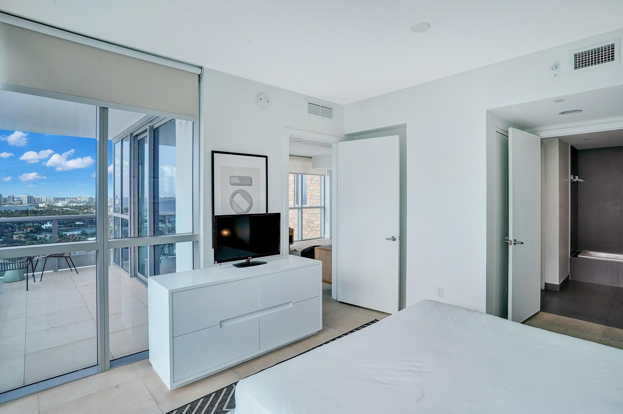 1 BEDROOM, DELUXE, APARTMENT, BAY VIEW, CORNER