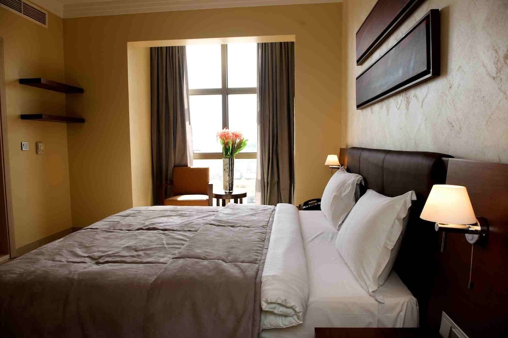 The Avenue Suites 14/46