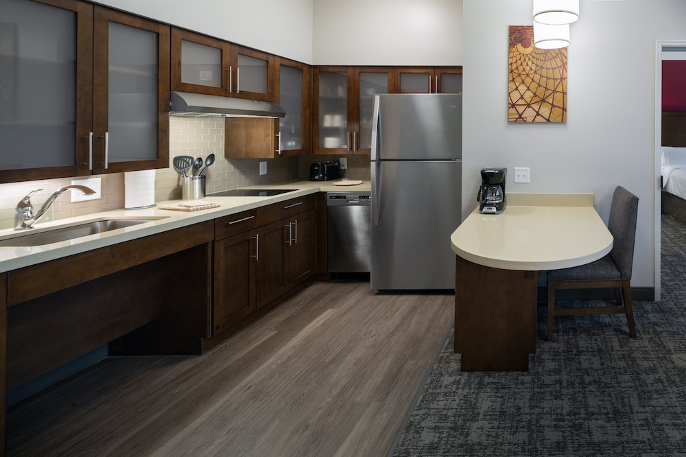 Staybridge Suites Phoenix Biltmore Area 42/56
