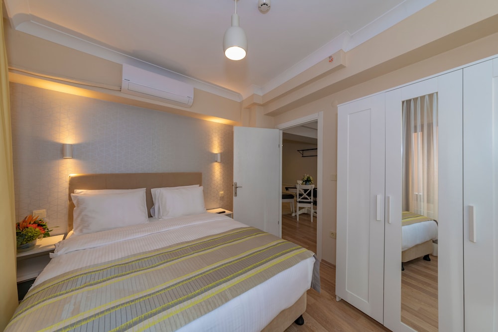 Feri Suites 12/50
