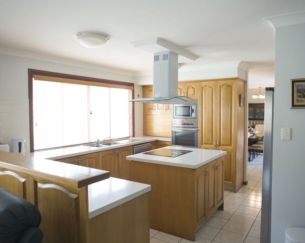 Ainslie Manor Bed and Breakfast 34/66