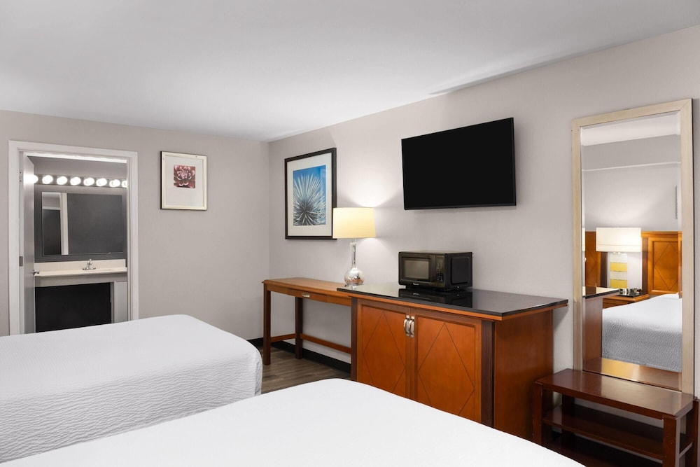 Basecamp Puyallup a Travelodge by Wyndham 22/50