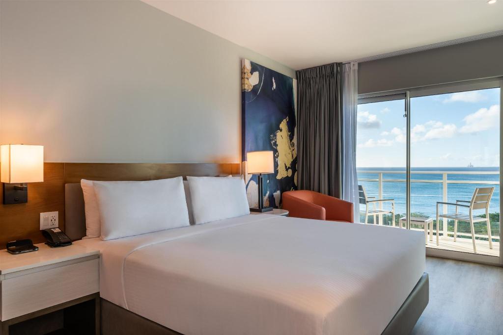Master, Suite, King Bed, Ocean Front، Embassy Suites by Hilton Aruba Resort 5/6