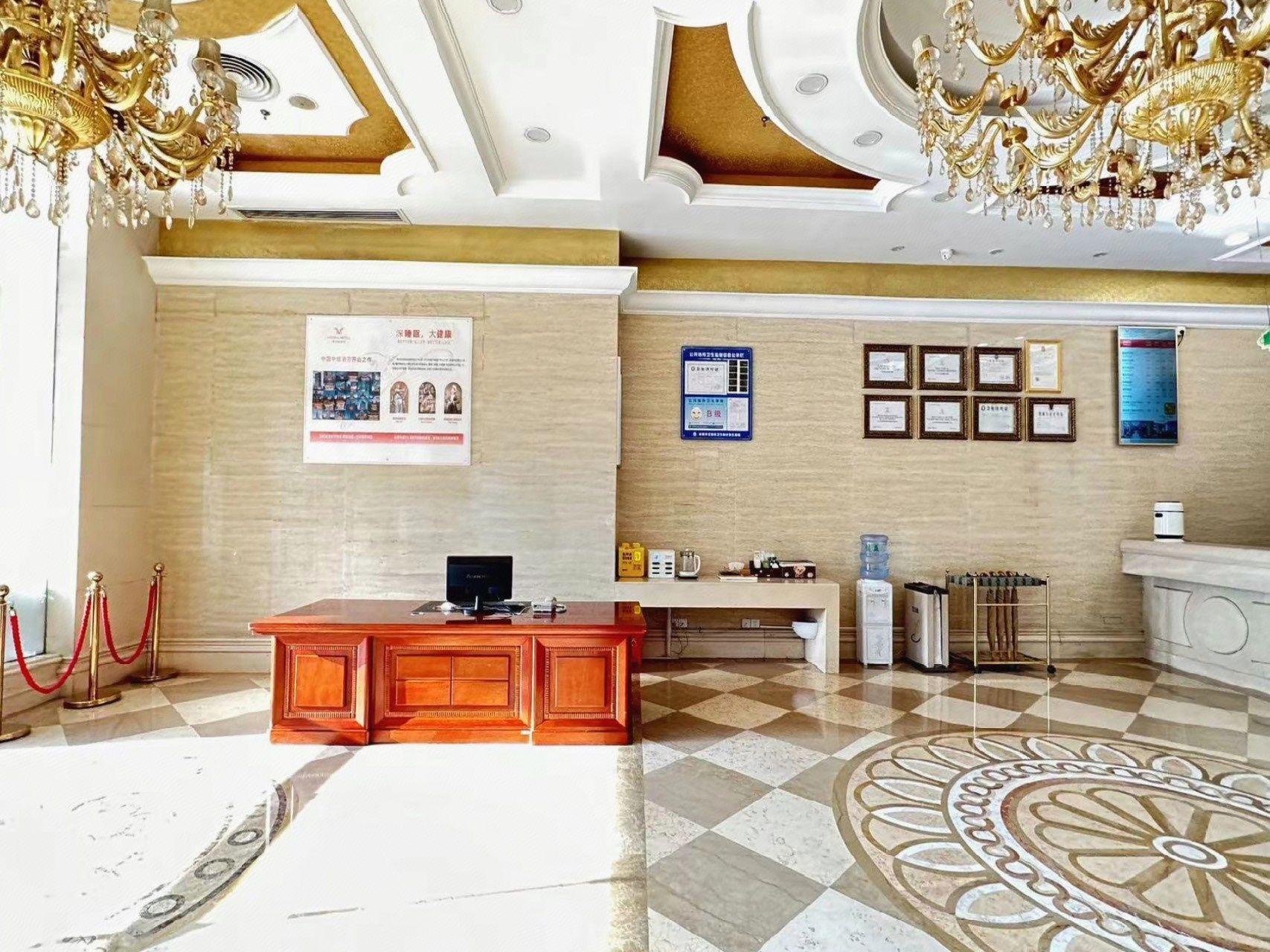 Vienna Hotel (Shenzhen Convention and Exhibition Center, Fuhai Qiaotou) 24/63