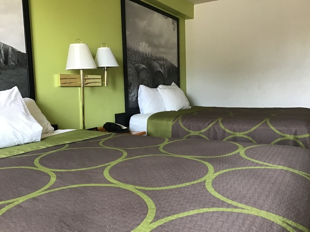 Super 8 by Wyndham Powell 3/18