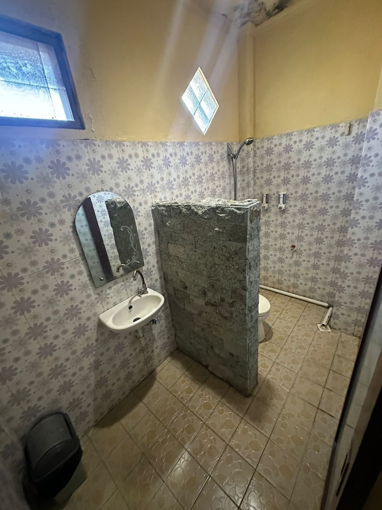 Sari Buana Bed Breakfast 33/62