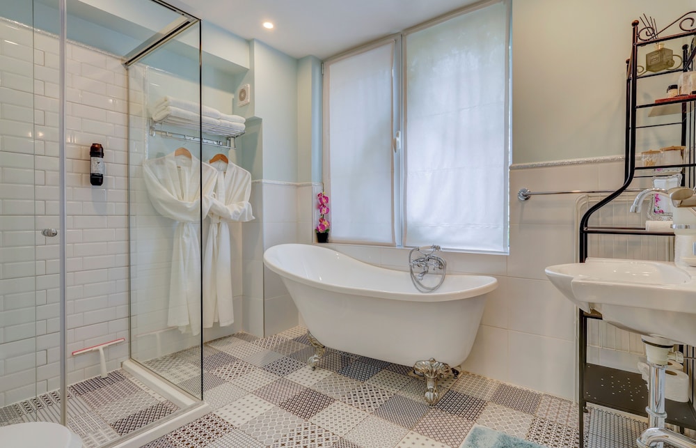 City Boutique Inn 50/50