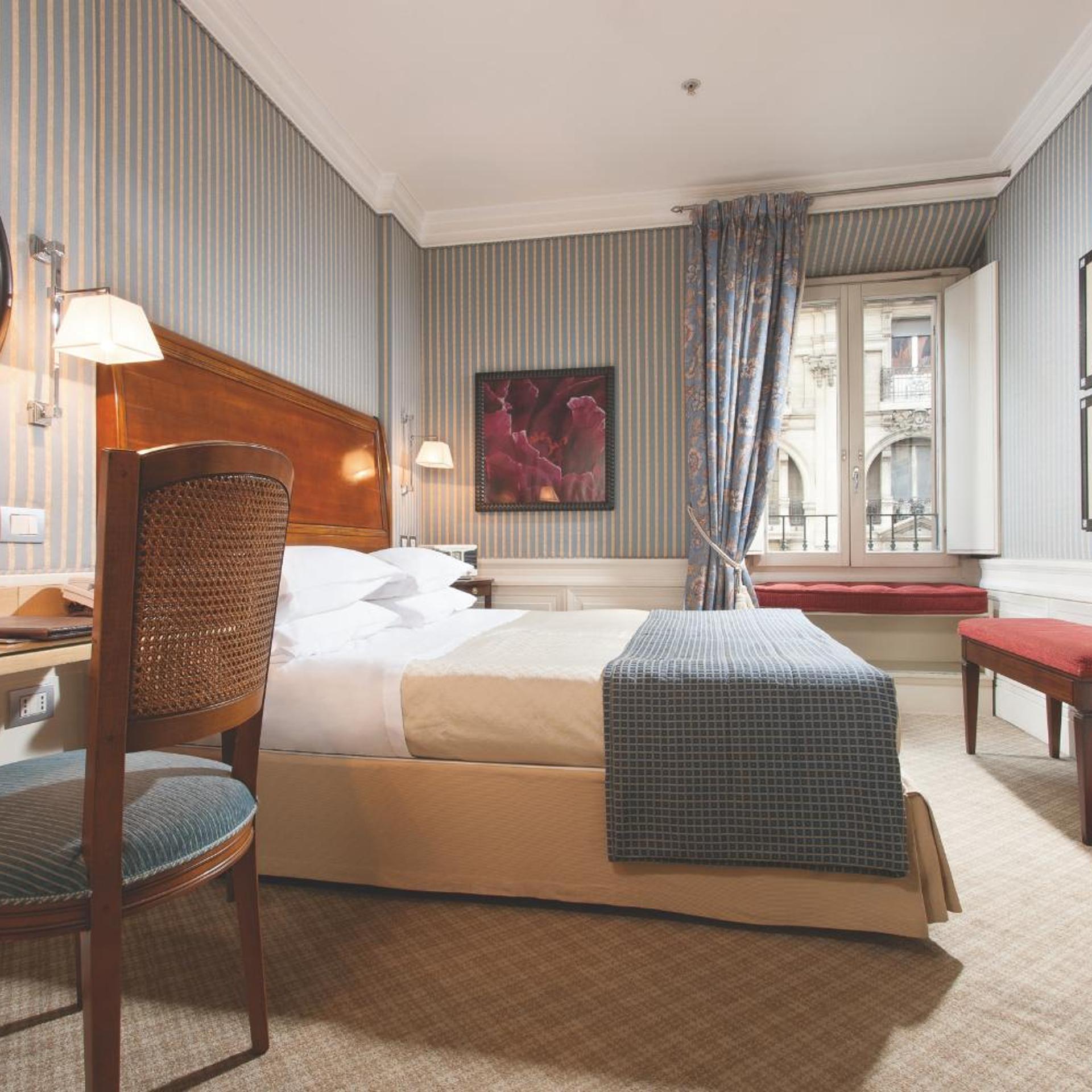 SUPERIOR, DOUBLE OR TWIN BED