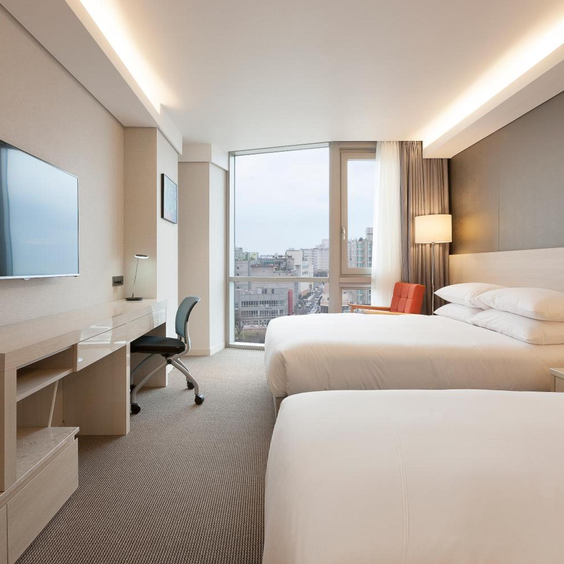 Family, Twin Beds, City View