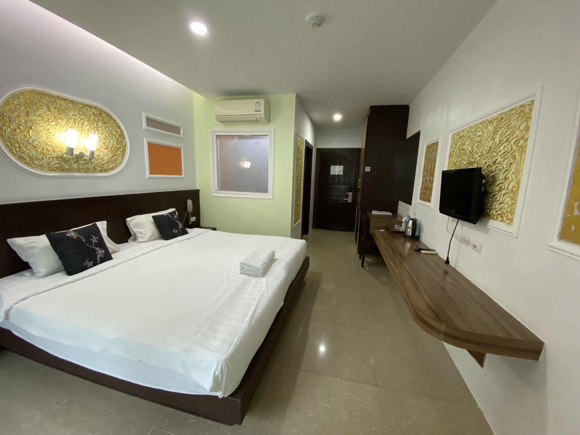 SUPERIOR, KING BED, CITY VIEW