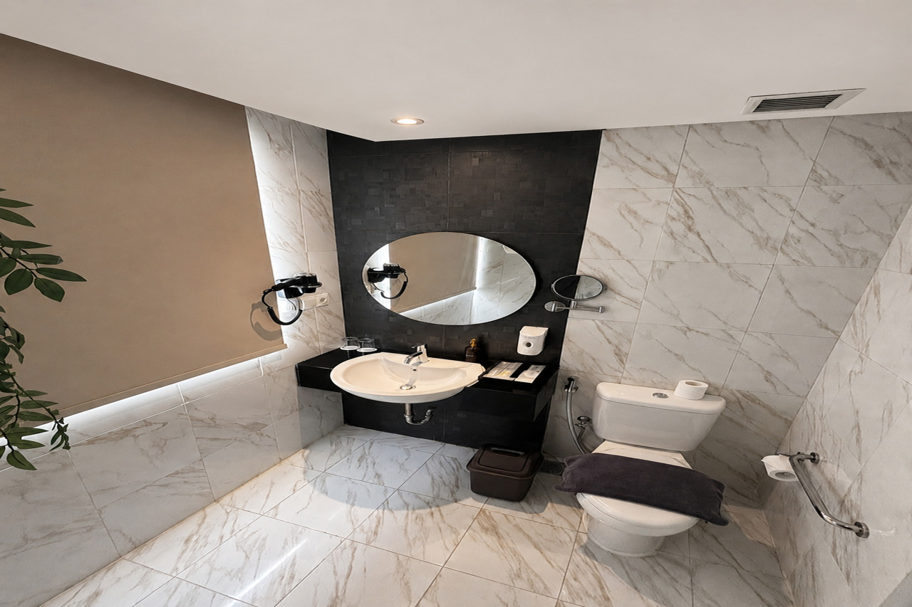 Brits Hotel Puri Indah 40/40