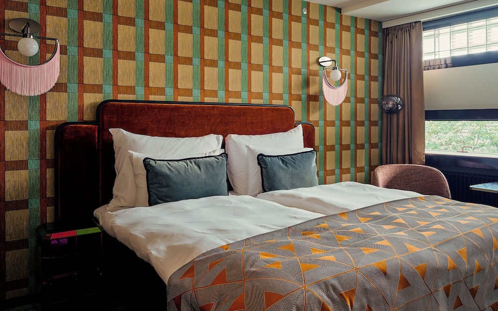 SIGNATURE, DOUBLE OR TWIN BED