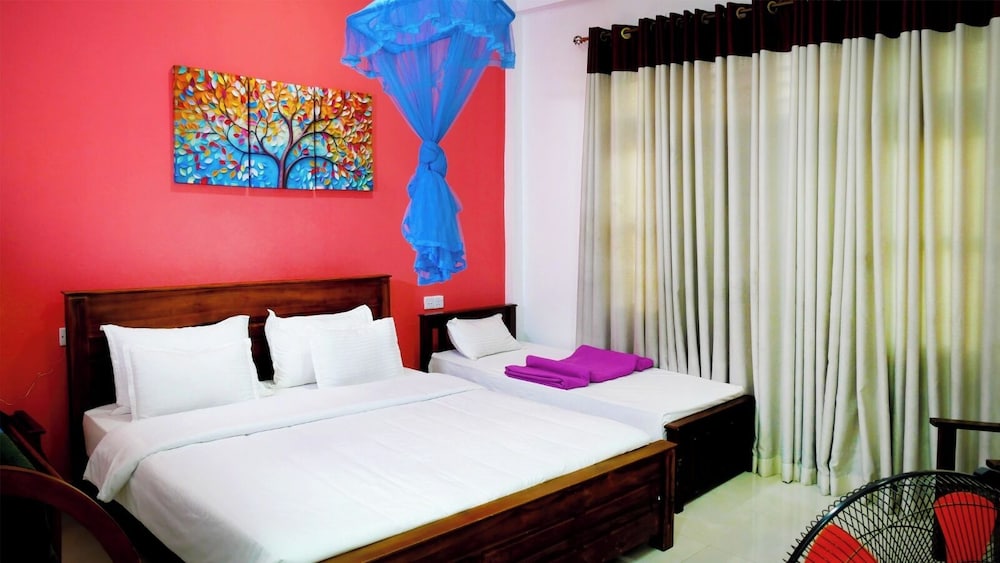 DELUXE, KING BED, GARDEN VIEW