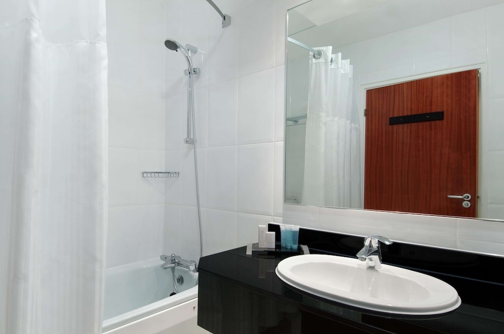 DOUBLETREE BY HILTON BRISTOL NORTH 17/47