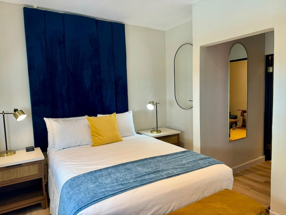 MetroArt Hotel 7/47