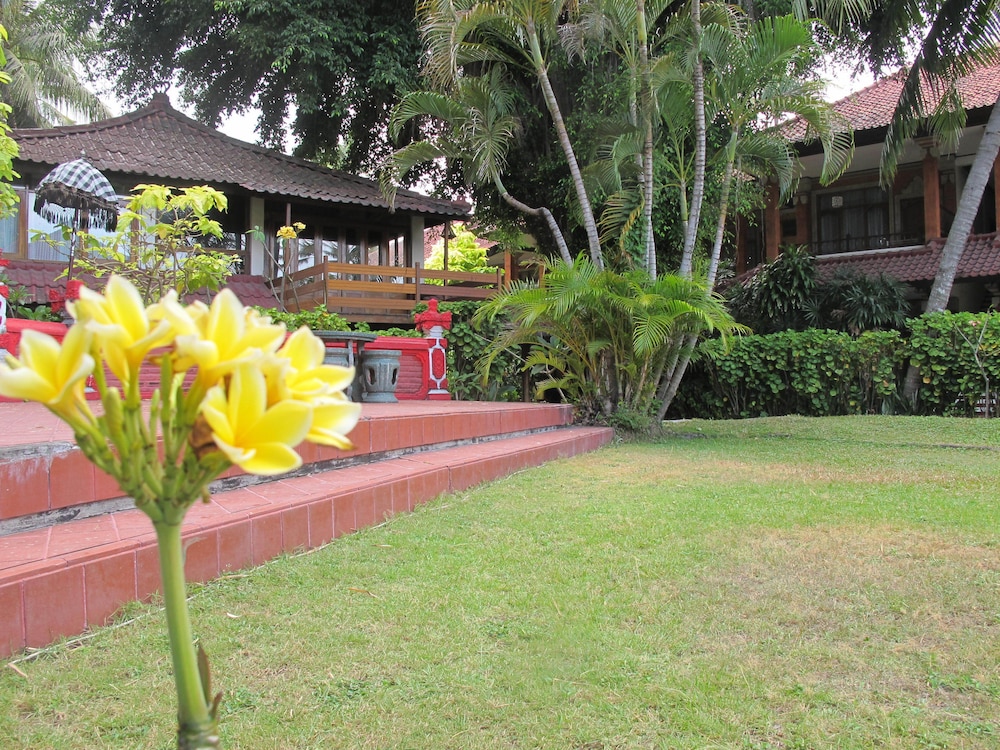 Puri Naga Beachfront Cottages 56/65