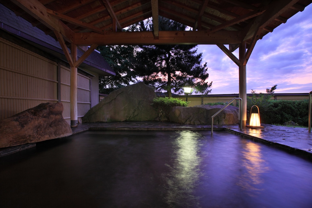 AKITA ONSEN SATOMI 12/33