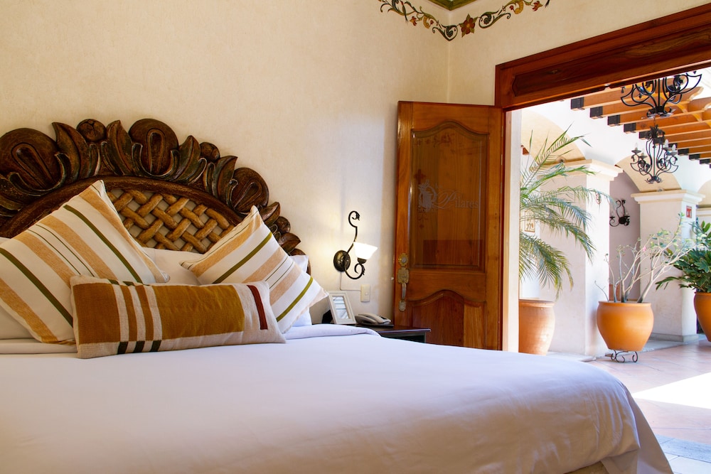 ROOM, KING BED