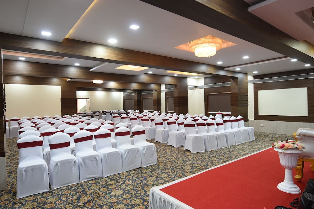 Kyriad Hotel Pimpri (ex Hotel Kundan Palace) 26/28