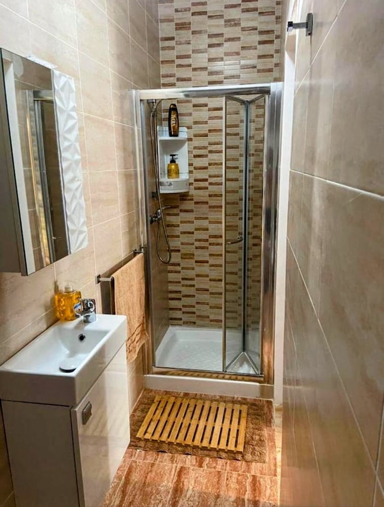 Keba Guest House 43/45