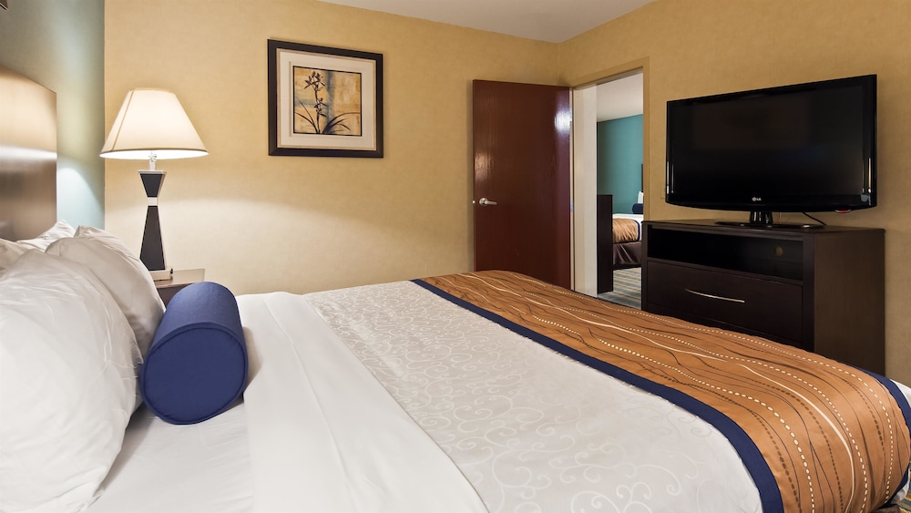 Best Western Plus Berkshire Hills Inn & Suites 14/41