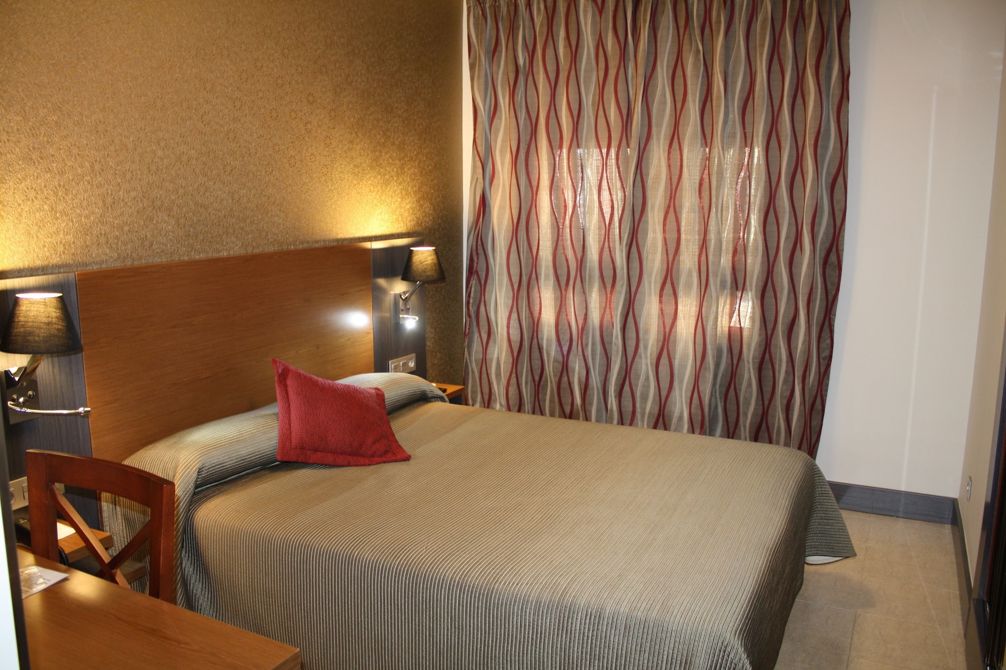ROOM, SINGLE, DOUBLE BED