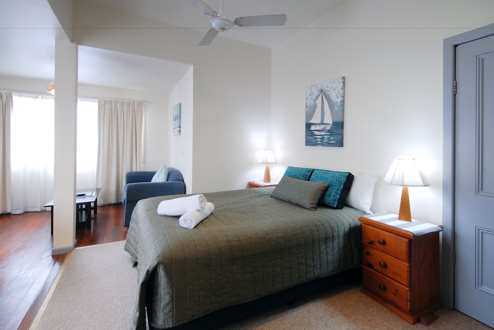 Riverview Boutique Motel 26/48