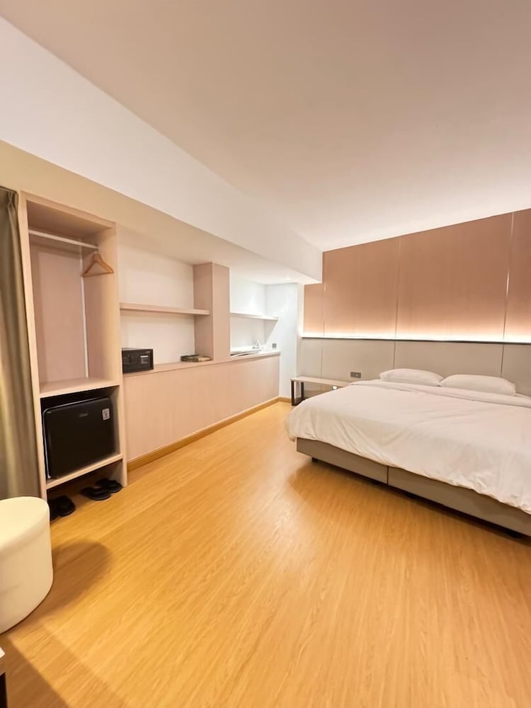 Ming Paragon Hotel 32/42