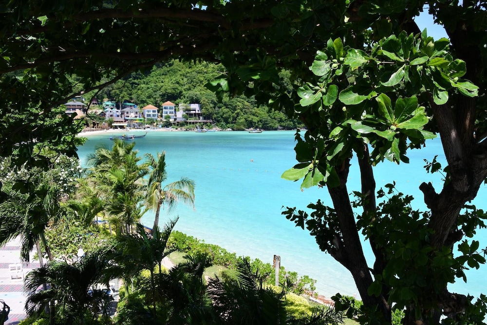 Phi Phi Island Cabana Hotel 63/69