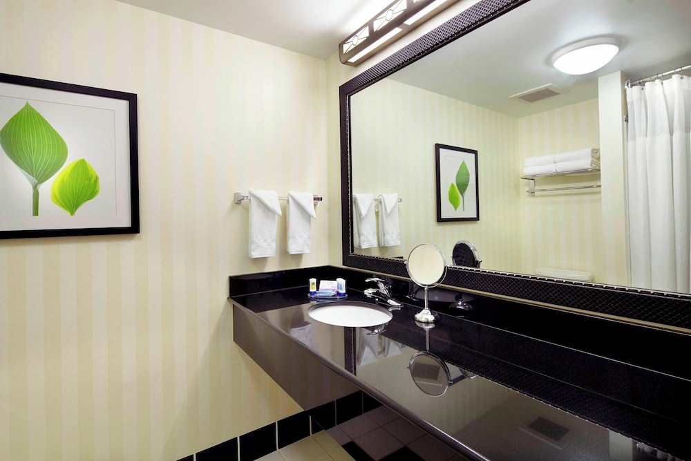 Fairfield Inn Suites By Marriott Pittsburgh Neville Island 16/17