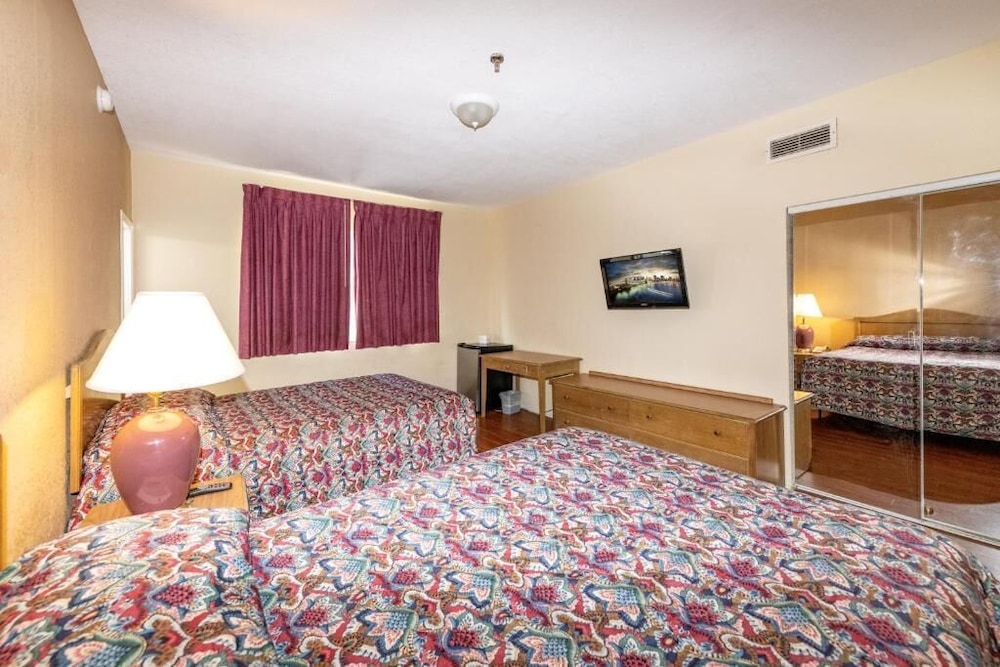 Ocean Beach Suites 10/25