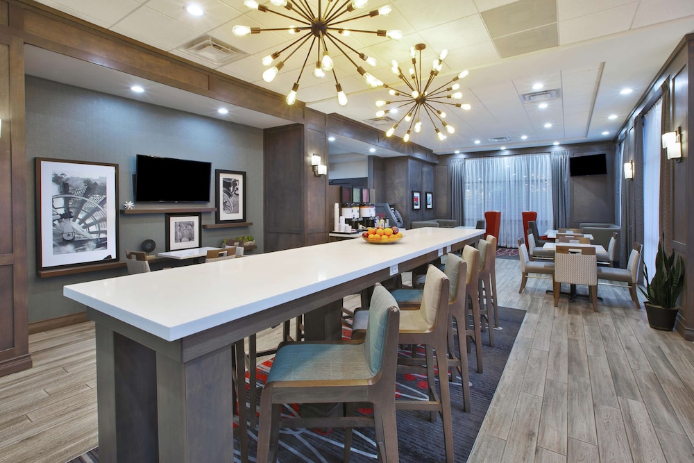 Hampton Inn by Hilton Detroit Dearborn 39/43