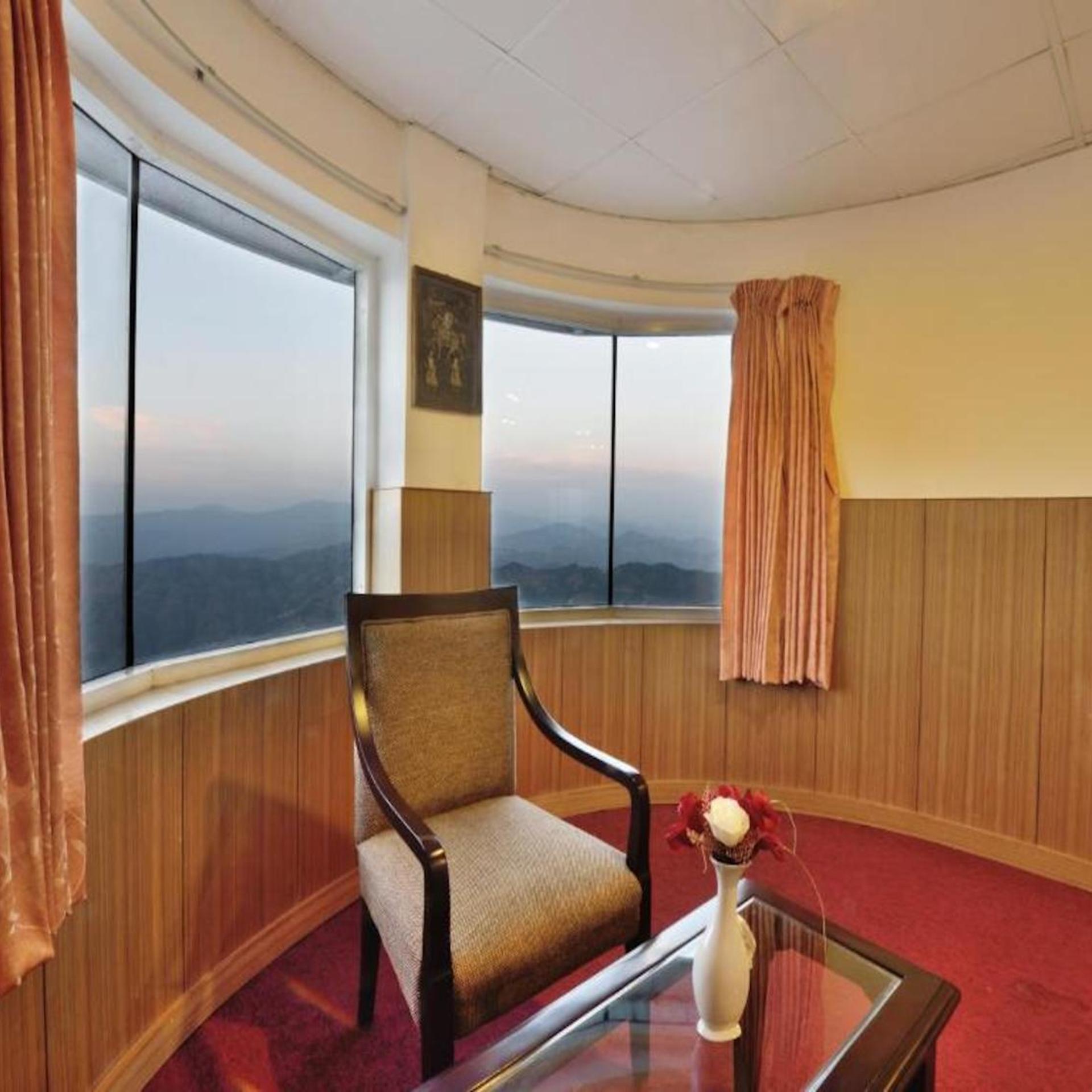 GALLEU HILL RESORTS 30/54