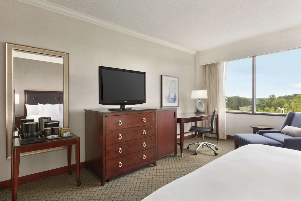 DoubleTree by Hilton South Charlotte Tyvola 24/54