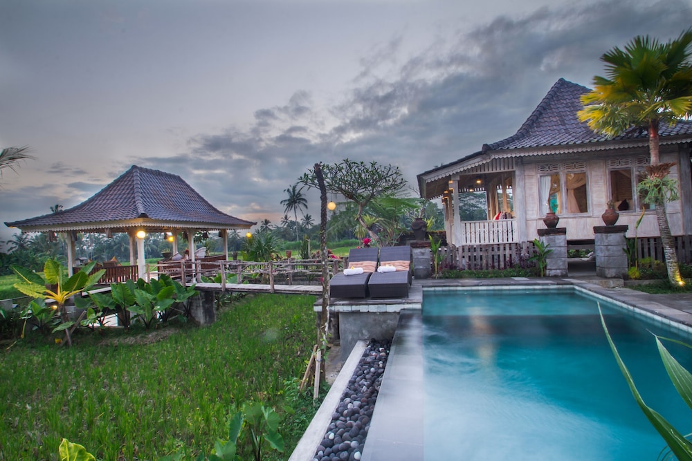 Uma Chaming Villas & Gym 3/32
