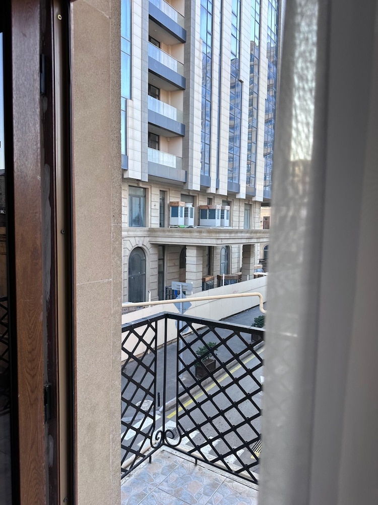 Central Baku Hotel 4/50