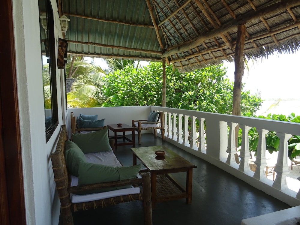 Makuti Beach Bungalows 51/65