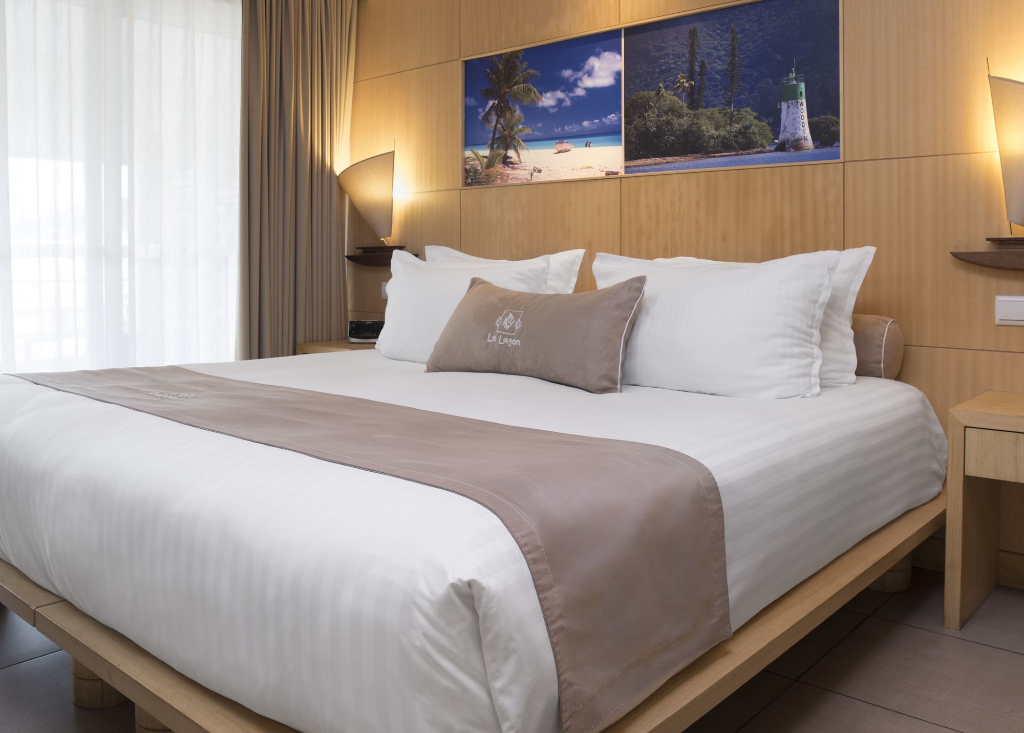 1 Bedroom, Superior, Apartment, King Bed, Pool Side, Sofa