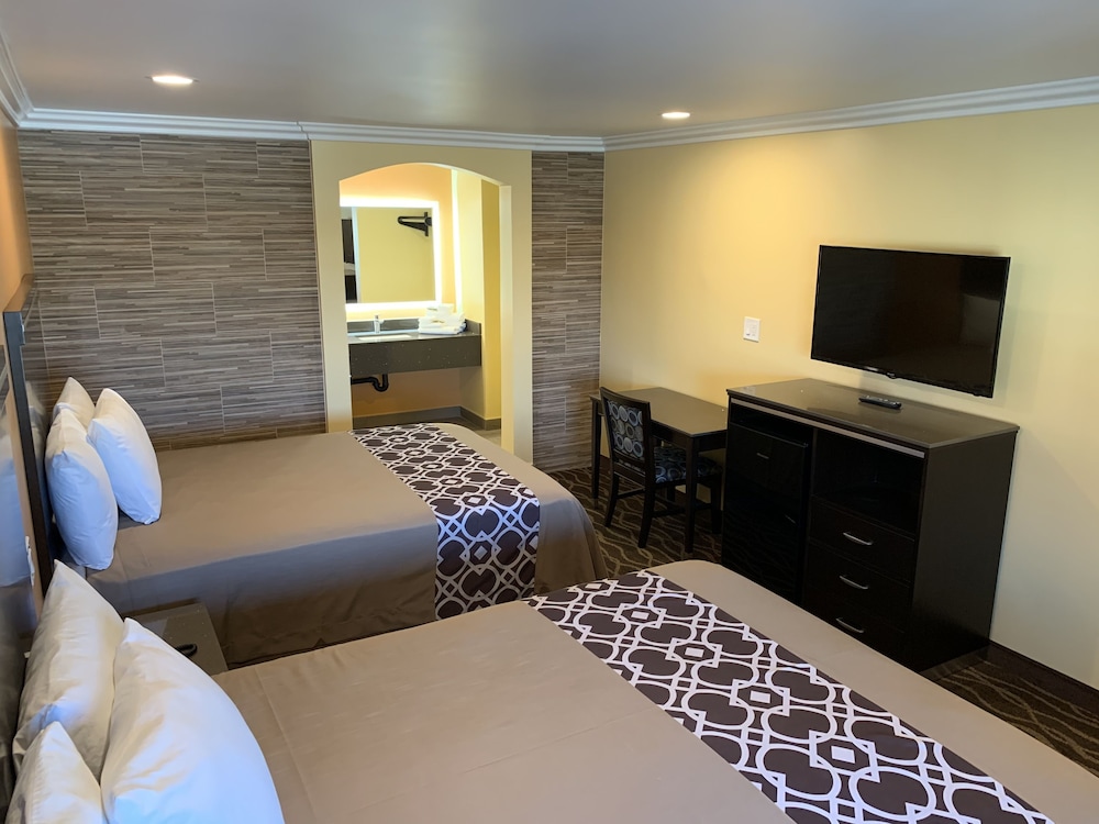 Industry Inn Amp Suites 42/60