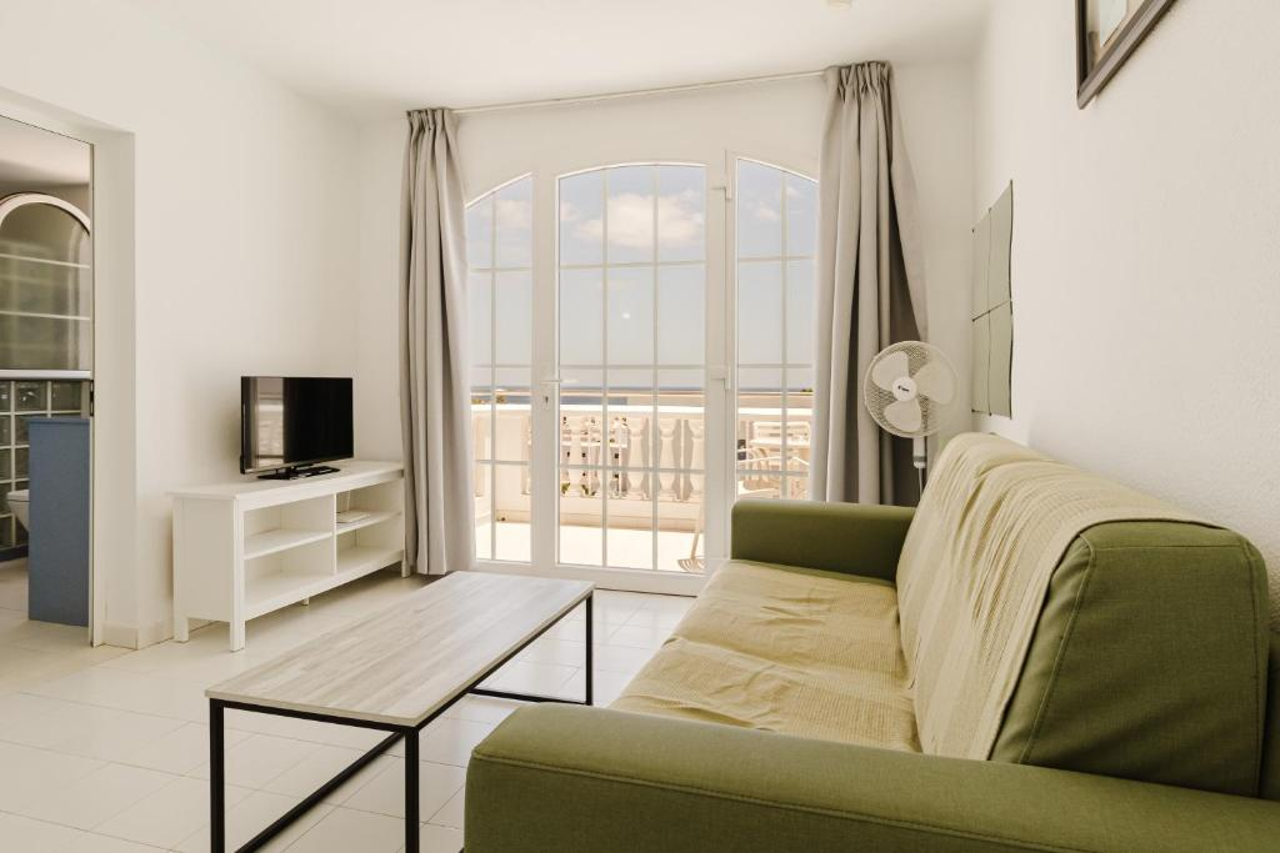 Corona Mar Apartments - Select Adults PLUS 16 25/30