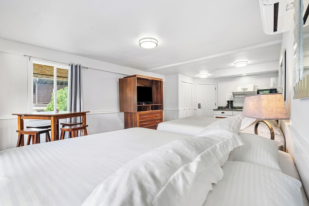 Paradise Bay Resort 24/74