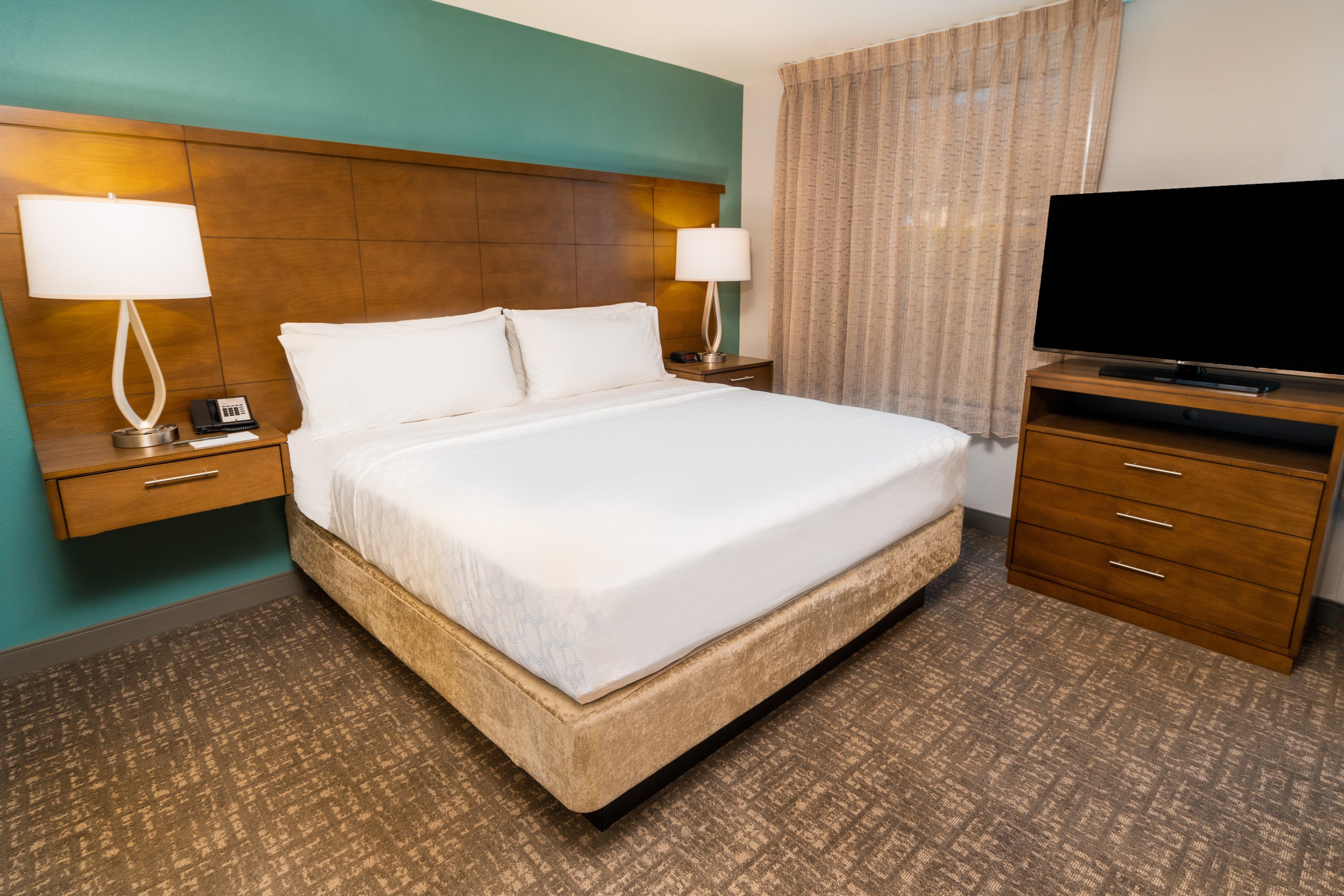 Studio, King Bed, Accessible