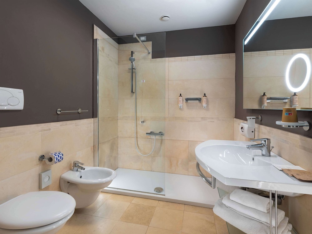 MERCURE RIMINI LUNGOMARE 70/71