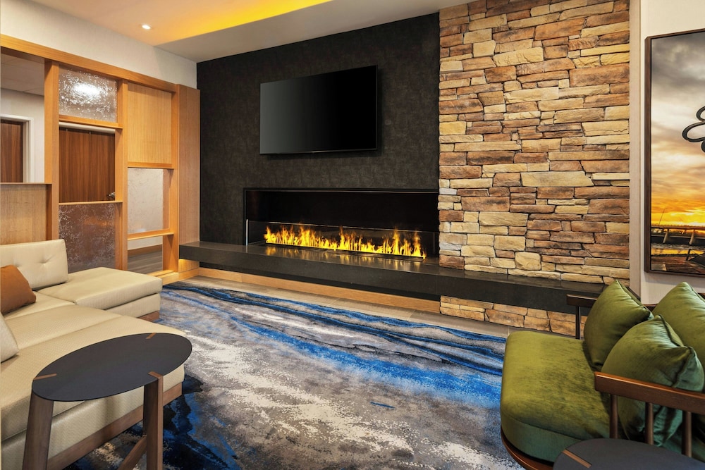 Fairfield Inn & Suites by Marriott Cedar Rapids North 33/52